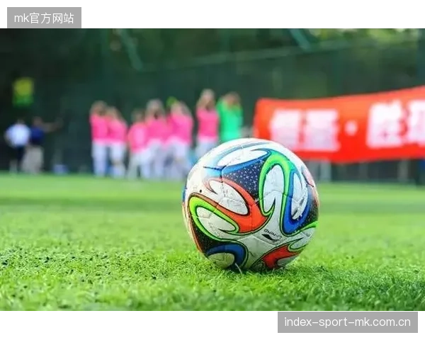 巴黎高速推进撕裂整条后防：速度与激情的足球革命