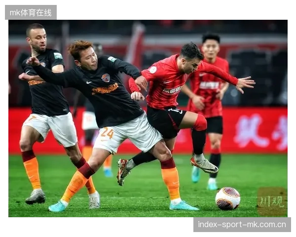 成都蓉城左右切换给防线带来极大压力——从战术解码到训练落地的全面解读