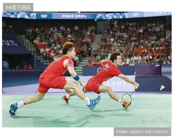 羽毛球世青赛混团：中国队成功卫冕高举奖杯——传承梦想，激发青春力量